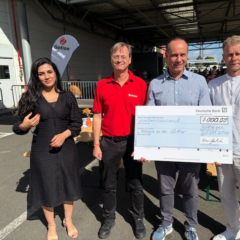v. l. Raghda Lafta, Jörg Gohde, Daniel de Vasconcelos und Manuel Häger 7.000 Euro für das Hospiz an der Lutter – herzlichen Dank an Gotion!